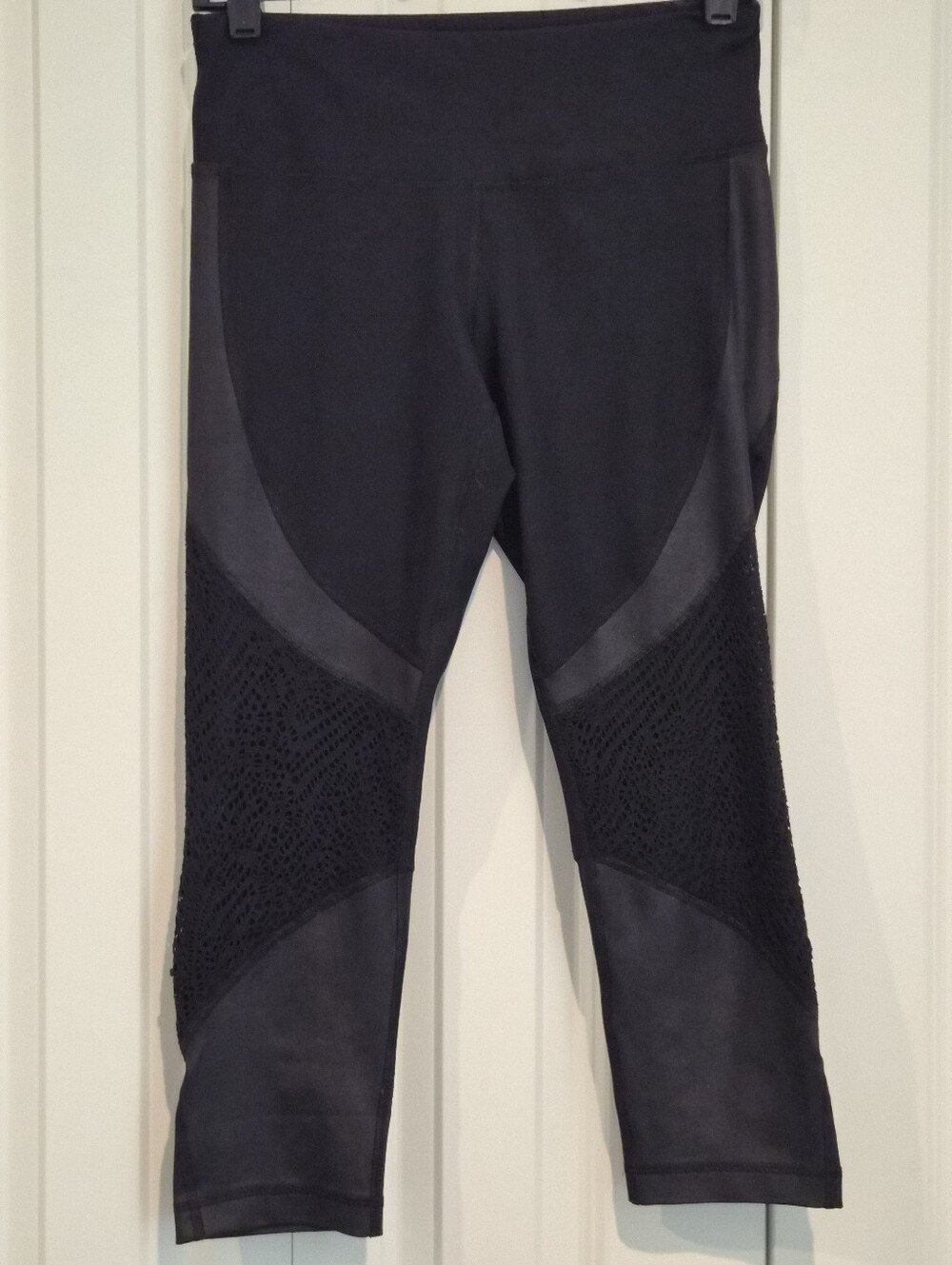 90 Degree by Reflex Mid Rise Black Crochet Lace Capri Leggings Small